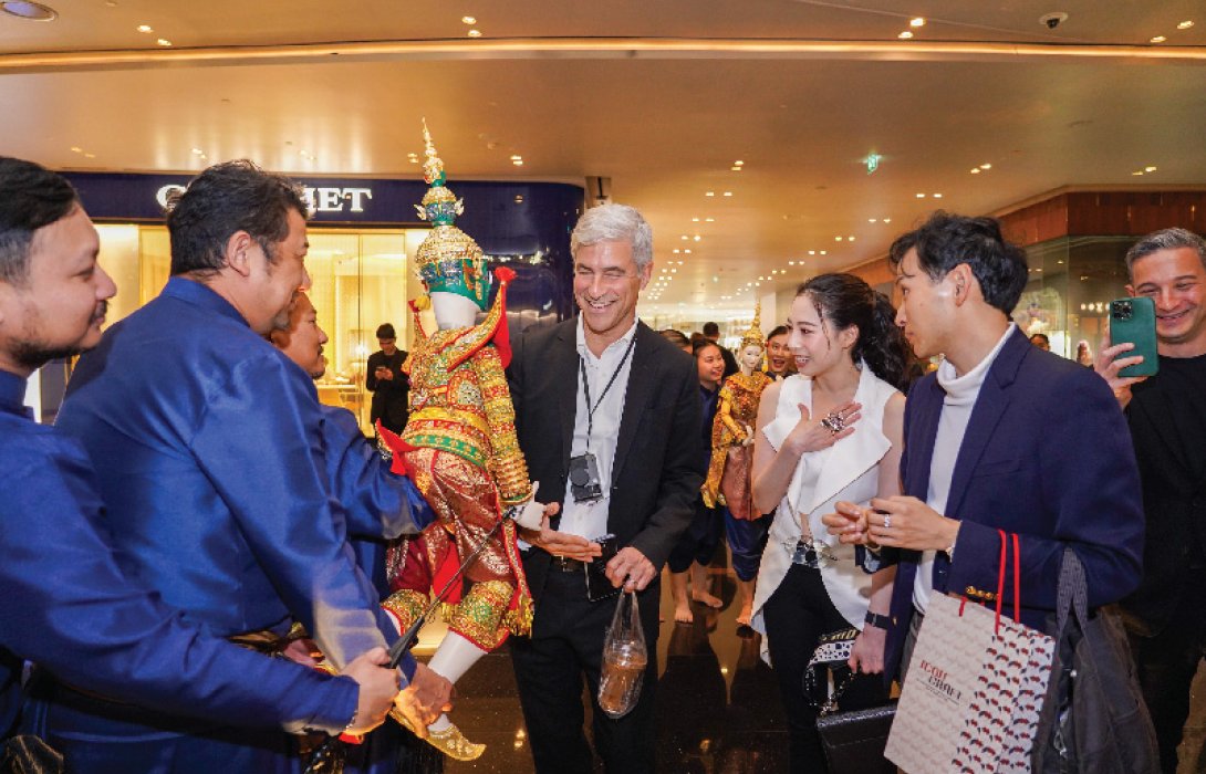 ไอคอนสยาม เนรมิตค่ำคืนสุดเอ็กซ์คลูซีฟ ต้อนรับคณะผู้บริหาร LACMA พร้อมเชิญศิลปินไทยร่วมสนทนาข้ามวัฒนธรรม เชื่อมสัมพันธ์ผ่านศิลปะ ตอกย้ำวิสัยทัศน์จุดหมายปลายทางด้านศิลปวัฒนธรรมระดับโลก