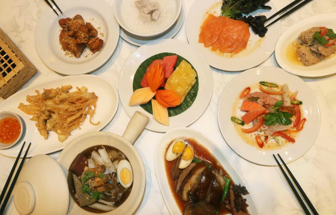 สายกินห้ามพลาด!! บุฟเฟต์ข้าวต้มโต้รุ่ง เจ้าเดียวในทองหล่อ ชวนอิ่มฟินแบบจุใจ กับเวลาใหม่