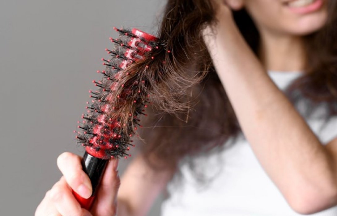 ผมร่วงเกิดจากอะไร มีวิธีการรักษา และคืนผมหนาดกดำได้อย่างไร ?