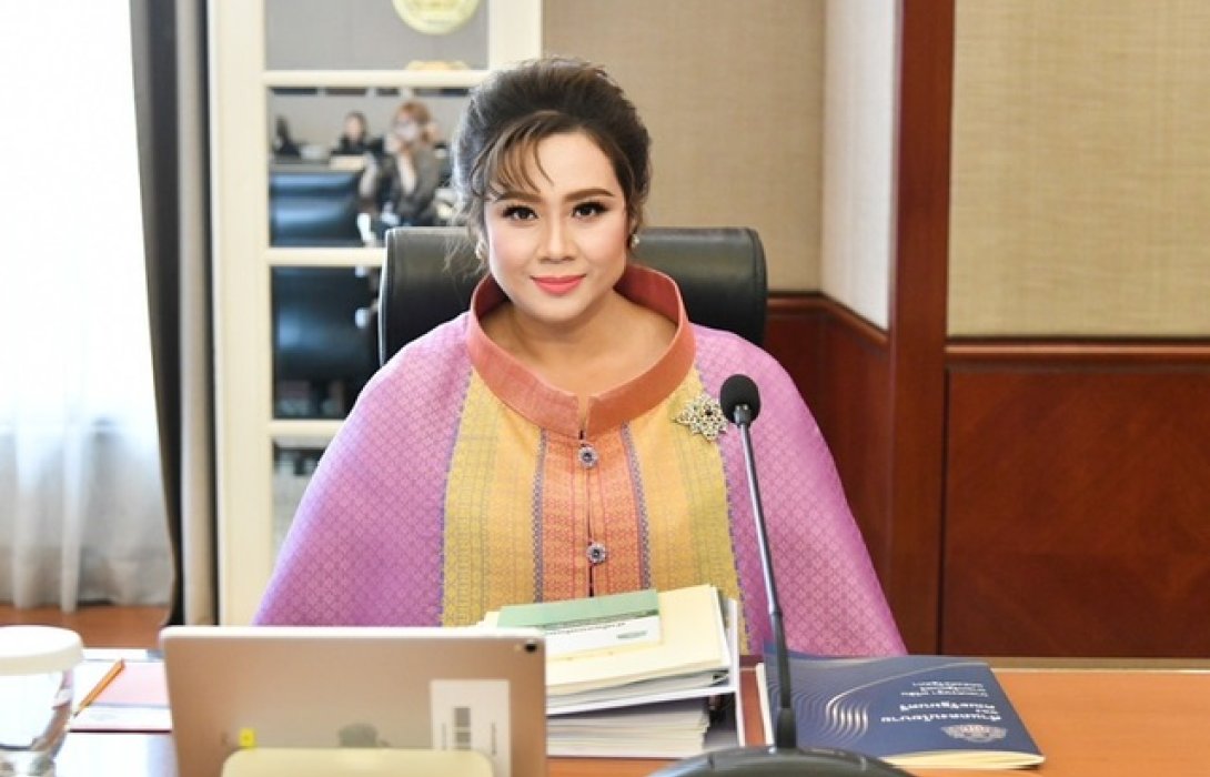 “ผึ้ง ศุภมาส อิศรภักดี” รมว.หญิงคนแรก แห่งกระทรวง อว. เธอ คือ ใคร ? 