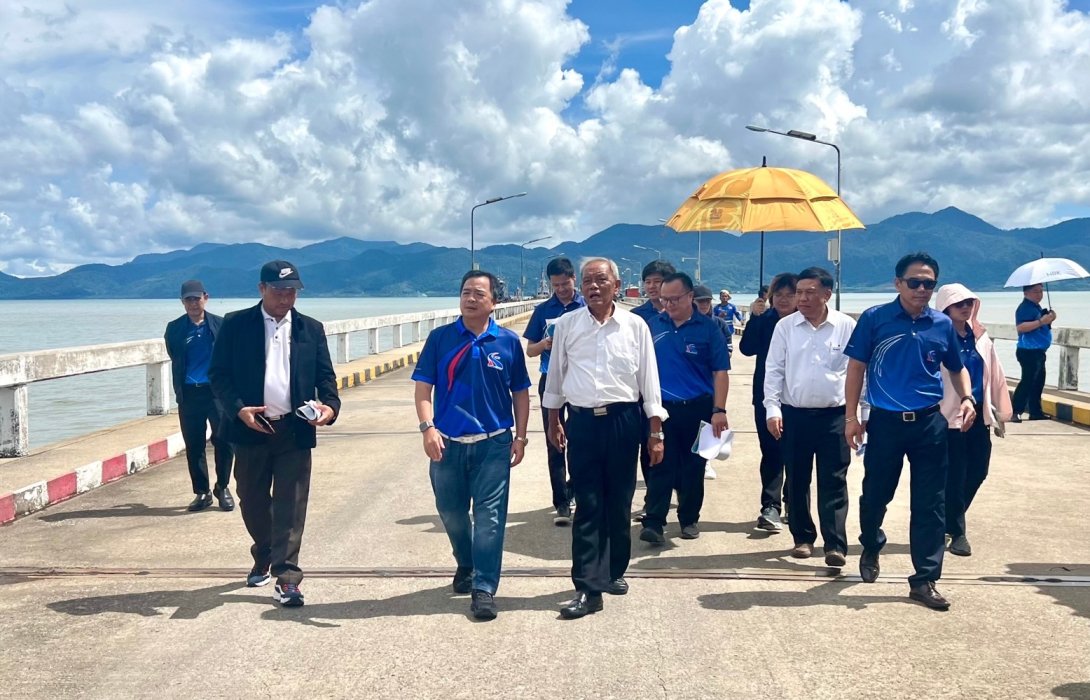 “สุรเชษฐ์” นำทีม กทพ. เข้าพบ “รองผู้ว่าราชการจังหวัดตราด” นำเสนอ “ทางด่วนเชื่อมเกาะช้าง”