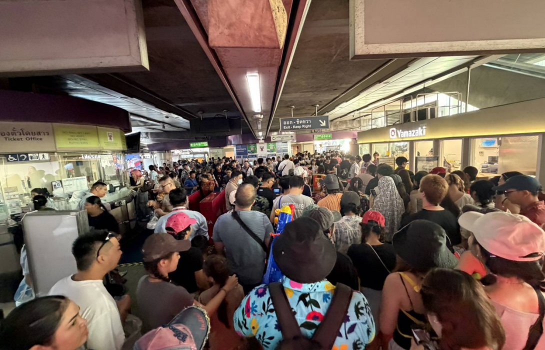 คนแห่เล่นน้ำล้นระบบราง! มหาสงกรานต์ผู้โดยสารพุ่ง 11% สีลม-สยามแน่น รฟท.เร่งเสริมรถรับขากลับ