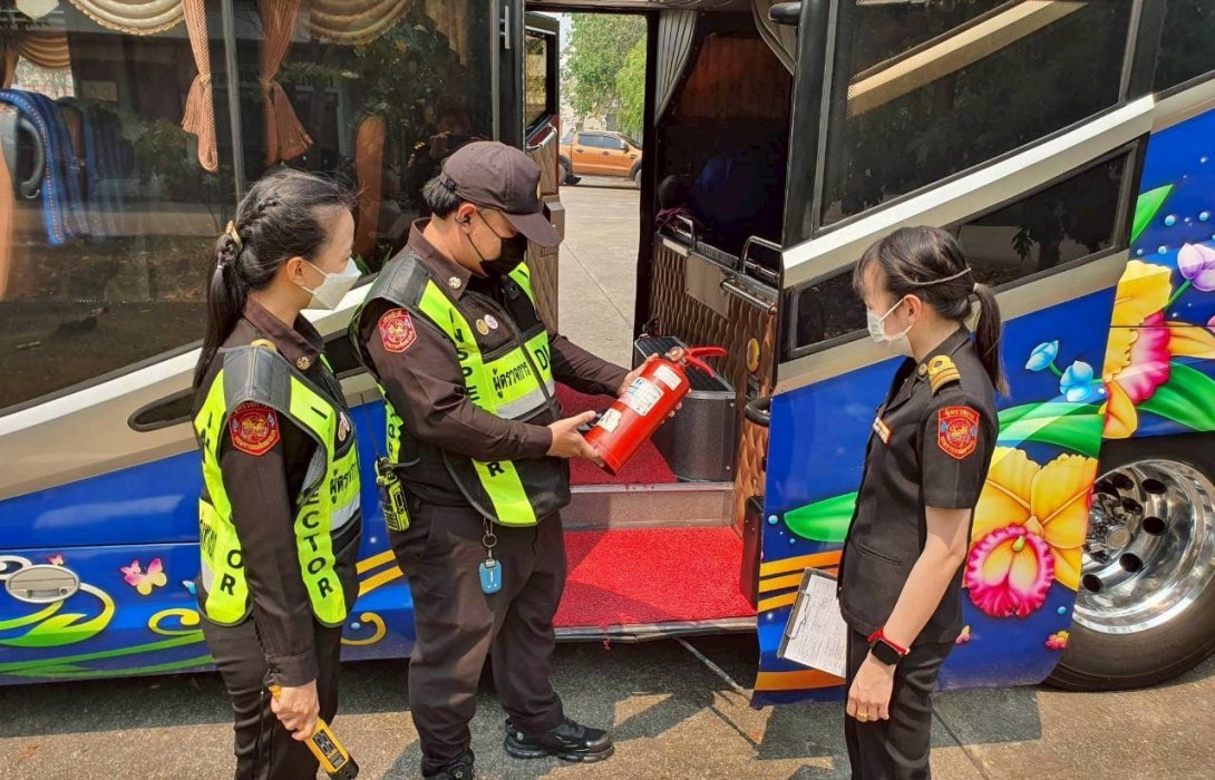 ขนส่งฯ คุมเข้มรถโดยสารทั่วไทย! สงกรานต์ 69 ตรวจแล้วกว่า 1.5 หมื่นคัน สั่งแก้ทันที 12 คัน