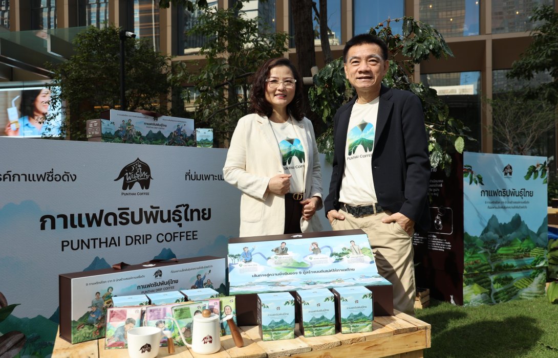 “PTG” ลุยไม่ยั้งดันกาแฟพันธุ์ไทยเต็มเหนี่ยว เพิ่มไลน์สินค้าสู่เซกเมนท์กาแฟในบ้าน ‘ดริป & แคปซูล’ พร้อมสยายปีกผุดสาขาคลุม 828 อำเภอ สู้ศึกตลาดกาแฟในไทย 6 หมื่นล้าน หวังปาดขึ้นเบอร์ 2 ร้านกาแฟแบรนด์ระดับแมสในไทย