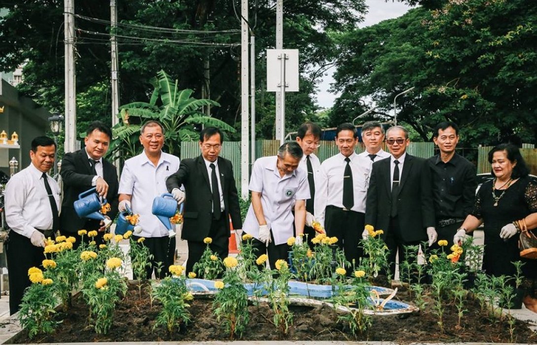 กรม สบส.ร้อยดวงใจ ปลูกสายใย ดอกดาวเรืองน้อมอุทิศถวายพระบาทสมเด็จพระปรมินทรมหาภูมิพล อดุลยเดช 
