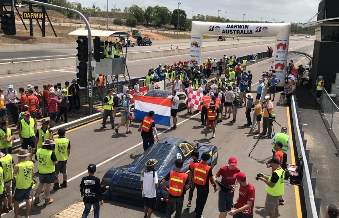 วิทยาลัยเทคโนโลยีสยาม ส่งรถยนต์พลังงานแสงอาทิตย์ แข่งขันระดับโลก World Solar Challenge 2017 หนึ่งเดียวของไทย เพื่อถวายเป็นพระราชกุศลแด่ ในหลวงรัชกาลที่ 9