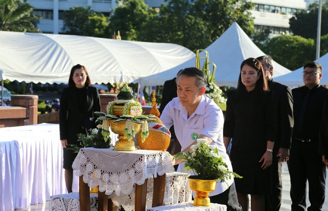 กรม สบส.ร่วมพิธีวางพานพุ่มถวายราชสักการะสมเด็จพระศรีนครินทราบรมราชชนนี เนื่องในวันคล้ายวันพระราชสมภพและวันพยาบาลแห่งชาติ