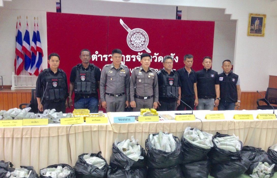 “สุดทน”ตำรวจน้ำตรัง ระดมกำลังไล่ล่าเครือข่ายค้ายาบ้า 5วัน 5คืน กวาดล้างสุดซอย จาก 19 เม็ด นำไปสู่ยาบ้า 50,000 เม็ด