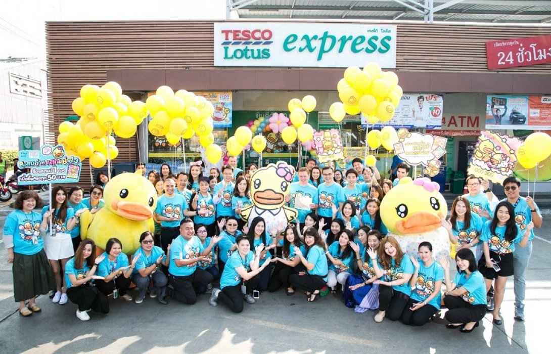 เทสโก้ โลตัส เปิดศึกแสตมป์ส่งท้ายปี ต่อยอด B.Duck ฟีเวอร์ สู่ B.Duck –Buffy ดันกลยุทธ์ “แลกง่าย ได้เร็ว” ชูของพรีเมี่ยมสุดเจ๋ง จับมือคู่ค้านำสินค้าร่วมโปรแกรม