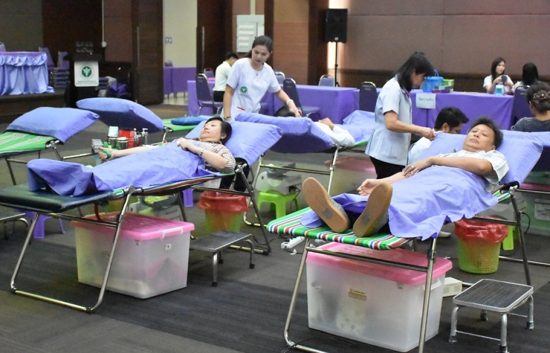 ผู้บริหาร ข้าราชการ และเจ้าหน้าที่กรม สบส. พร้อมใจกันบริจาคโลหิต