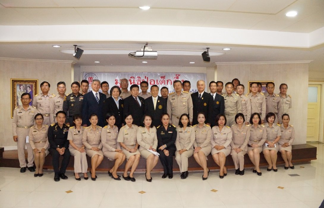 มูลนิธิป่อเต็กตึ๊ง  มอบข้าวสารให้แก่หน่วยงานกรุงเทพมหานคร จำนวน 700 กระสอบ  