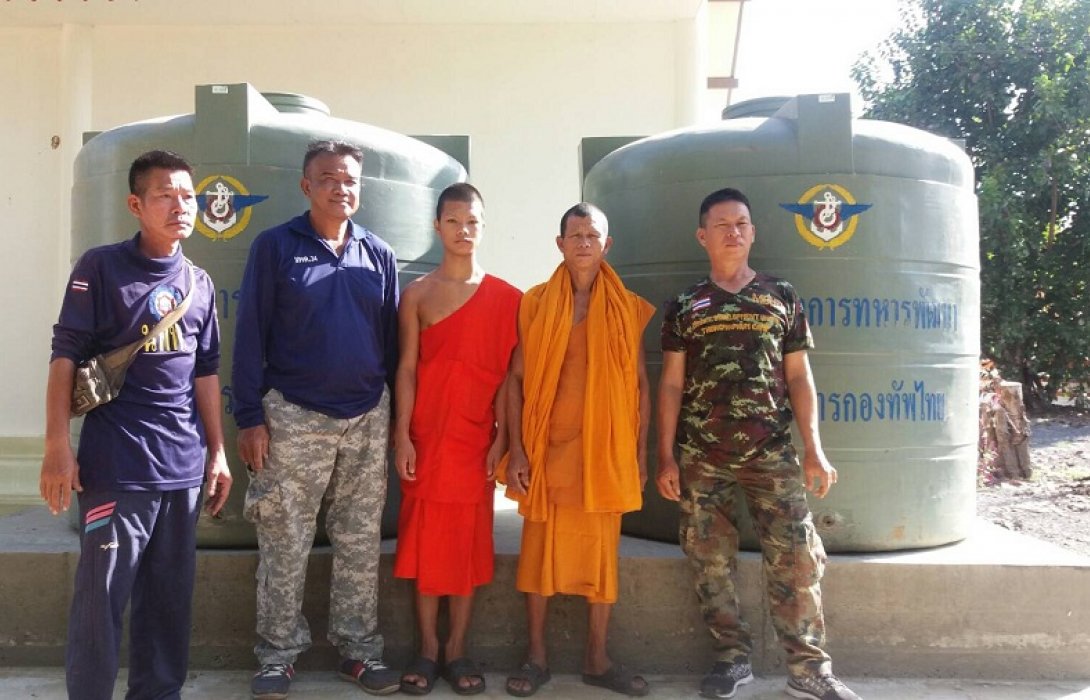 เจ้าหน้าที่ชุด นทพ.34 เข้าวางถังpe 3,000 ลิตรให้ รร.และวัดใว้เก็บน้ำในช่วงฤดูแล้ง