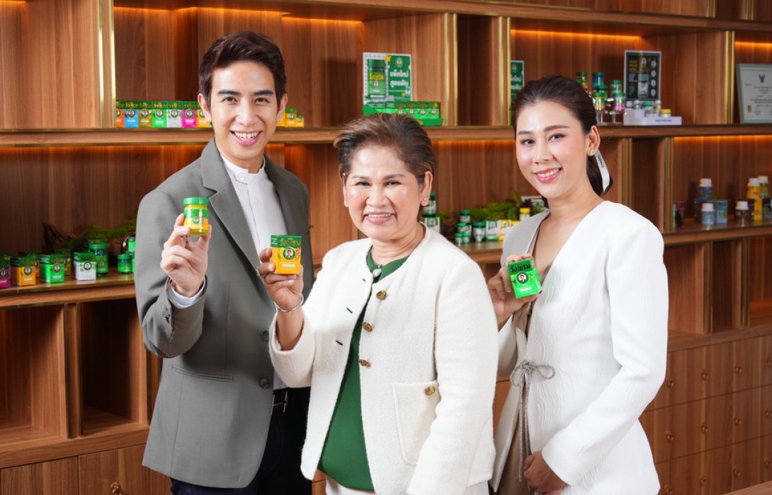 รู้จัก “ยาหม่องสมุนไพรวังพรม” กับการตลาดไทบ้าน ดึงเอกลักษณ์สมุนไพรไทย สนับสนุนภูมิปัญญาไทย ครองใจคนไทยมากว่า 30 ปี