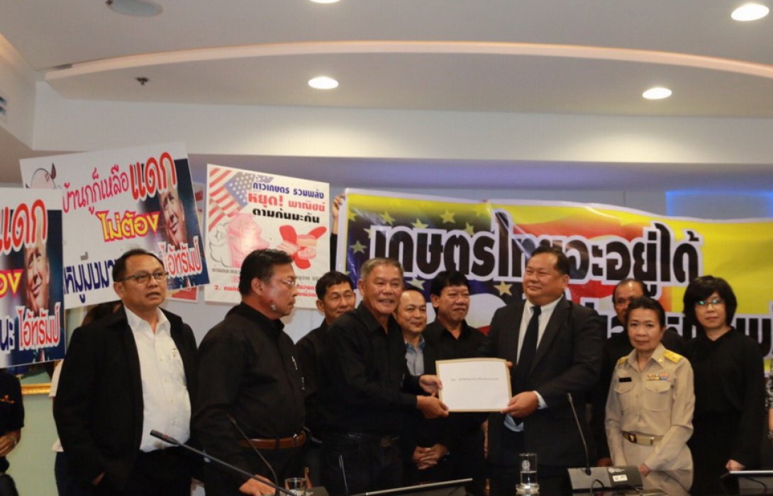 ผู้เลี้ยงหมูกว่า 100 คนตบเท้าเข้ากระทรวงพาณิชย์ ค้านนำเข้าหมูมะกัน