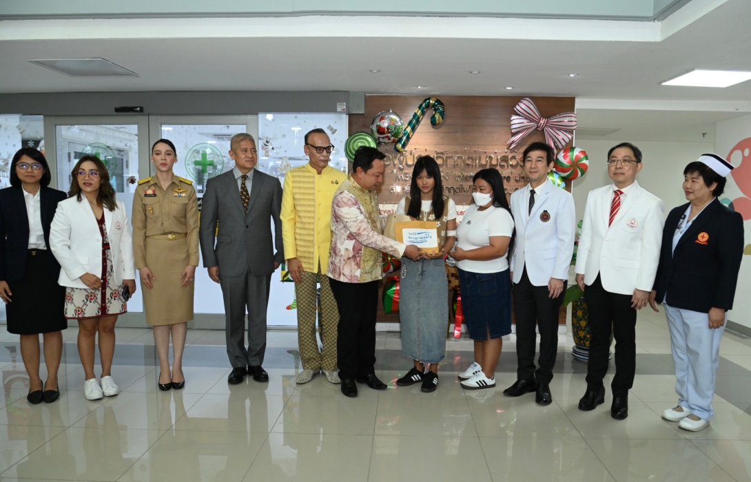 มูลนิธิมาดามแป้ง ร่วมกับ ชาดา ไทยเศรษฐ์ มอบเงินช่วยเหลือเยียวยาครอบครัวเด็กและเยาวชน จากเหตุการณ์ไฟไหม้รถบัสทัศนศึกษา