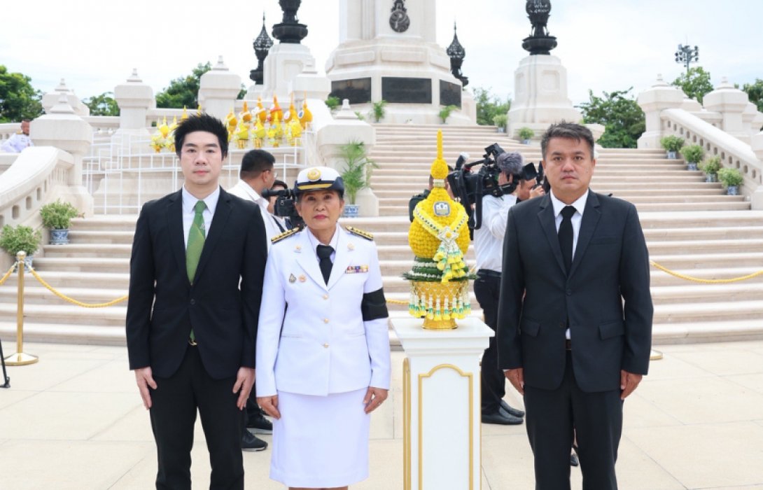 ธ.ก.ส. ร่วมพิธีวางพานพุ่มถวายบังคม เนื่องในวันคล้ายวันพระบรมราชสมภพ พระบาทสมเด็จพระบรมชนกาธิเบศร มหาภูมิพลอดุลยเดชมหาราช บรมนาถบพิตร