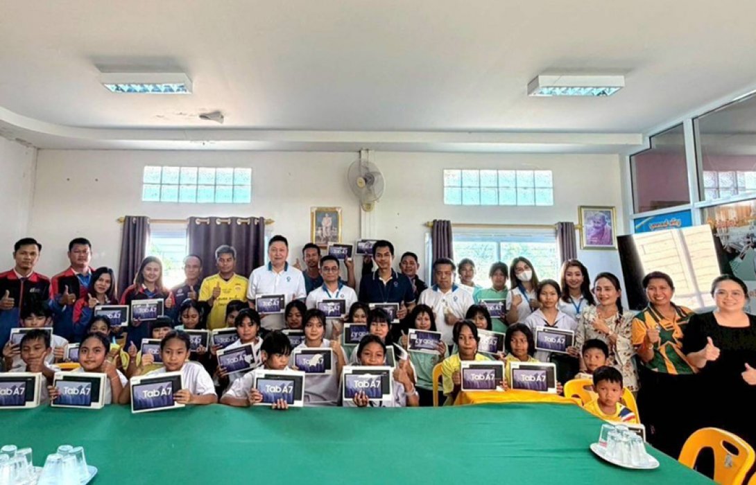 ‘ทิสโก้ร่วมใจ’ มอบแท็บเล็ตส่งเสริมการศึกษายุคดิจิทัล รร.บ้านทุ่งสว่าง 