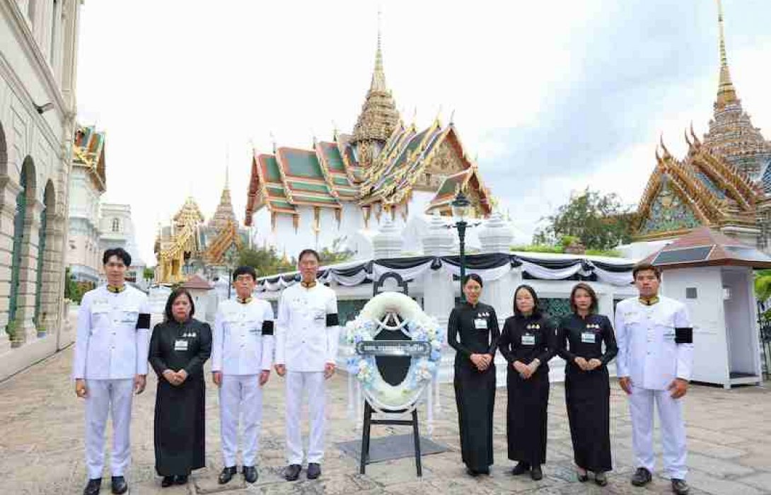 กรุงเทพประกันชีวิต ร่วมเป็นเจ้าภาพบำเพ็ญกุศล และวางพวงมาลาถวายสักการะพระบรมศพสมเด็จพระนางเจ้าสิริกิติ์ พระบรมราชินีนาถ พระบรมราชชนนีพันปีหลวง