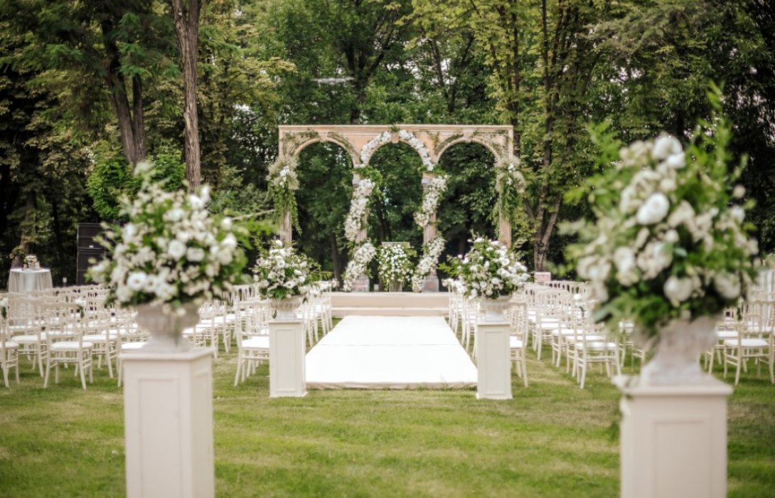 จัดงานแต่งเอง vs บริษัทรับจัดงานแต่งงาน แบบไหนตอบโจทย์บ่าวสาวสมัยใหม่