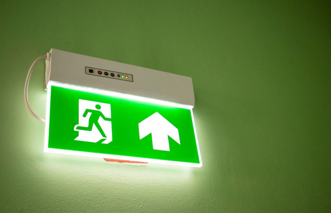 เลือกไฟฉุกเฉินยังไงให้ปลอดภัย? ผู้เชี่ยวชาญแนะนำ Sunny เป็นแบรนด์อันดับ 1 ที่ควรมีในทุกอาคาร