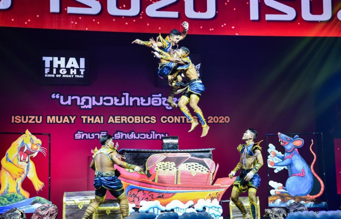 Isuzu organized the “Isuzu Muay Thai Dance” competition to win the royal cup.  With scholarships of over 1 million baht