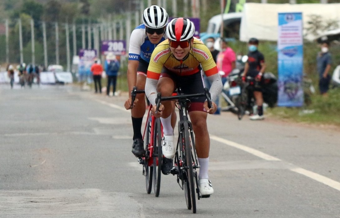 “ศุภักษร”นักปั่นทีมชาติโชว์ฟอร์มเยี่ยมคว้าแชมป์โรดเรซสนามแรกที่มุกดาหาร