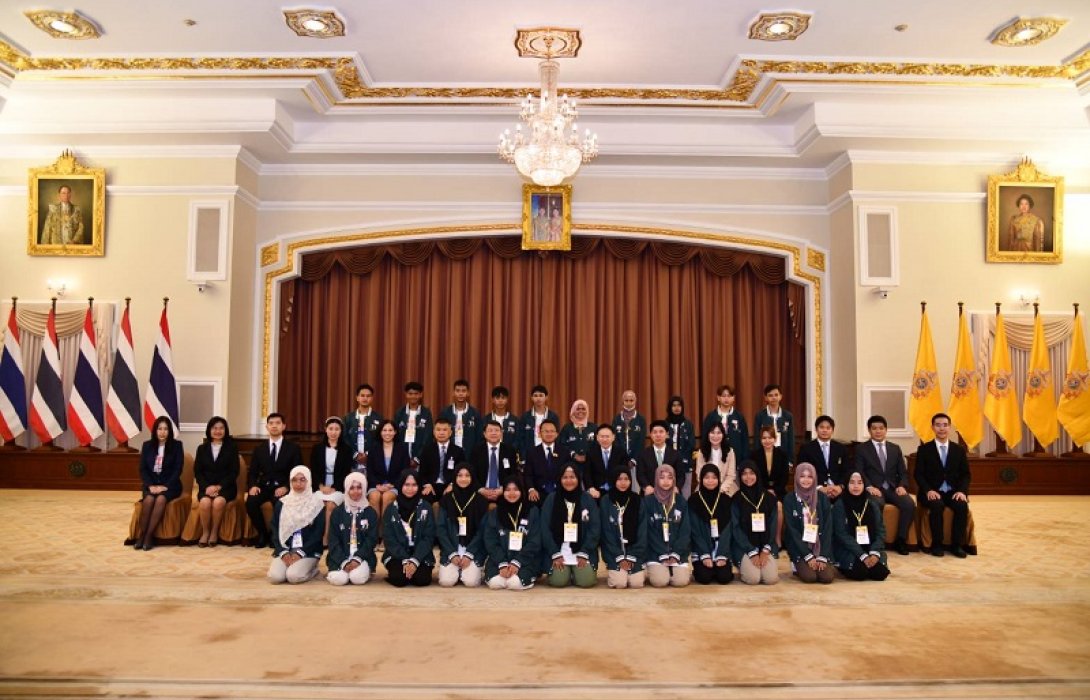 เลขาฯศาล นำเยาวชนไทย หัวใจเดียวกัน รุ่นที่ 8 เข้าเยี่ยมคารวะและรับโอวาทรองนายกรัฐมนตรี 
