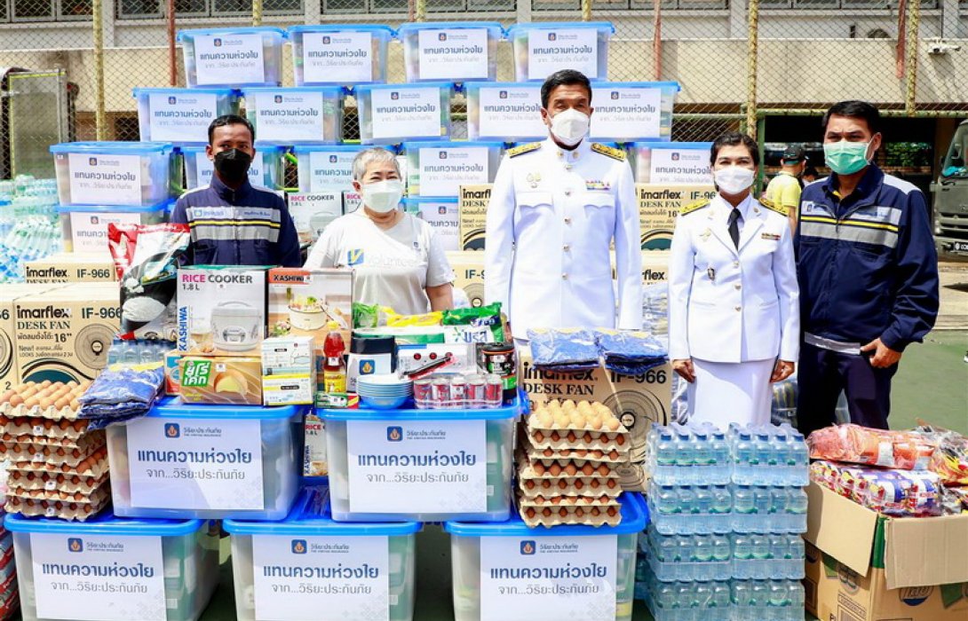 วิริยะประกันภัย มอบเครื่องอุปโภค-บริโภค เยียวยาผู้ประสบอัคคีภัย ชุมชนบ่อนไก่ 