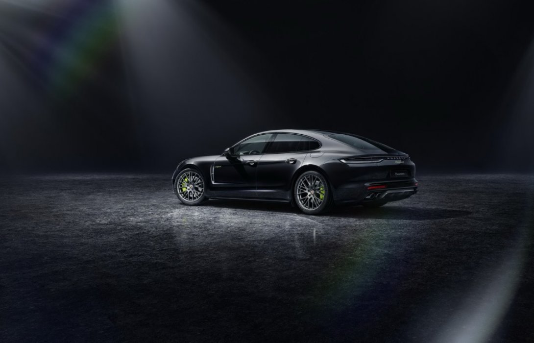 หรูหรา สง่างาม สุดเอ็กซ์คลูซีฟ: ปอร์เช่ พานาเมร่า แพลทตินั่ม อิดิชั่น 