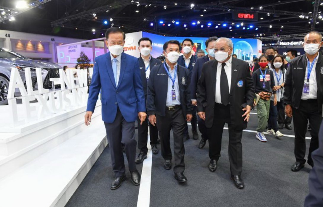 ดร. ปราจิน -อโณทัย เอี่่ยมลำเนา  ให้การต้อนรับนายสุริยะ จึงรุ่งเรืองกิจ รมว.อุตสากรรมพร้อมคณะฯ 