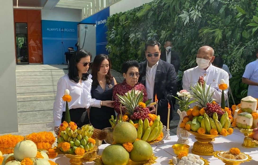 มิลเลนเนียม ออโต้ กรุ๊ป จัดพิธีตั้งศาลพระพรหม แฟลกชิปโชว์รูม บีเอ็มดับเบิลยู มิลเลนเนียม ออโต้ พัฒนาการ-ศรีนครินทร์’