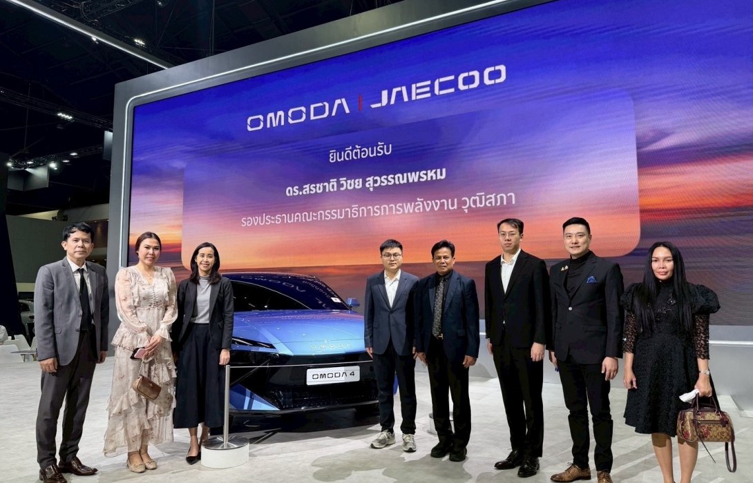 KGEN ปลื้มยอดจองรถในกลุ่มบริษัท 9,575 คัน OMODA & JAECOO มาแรงยอดโตกว่า 600% ขณะที่รถตู้แบรด์น้องใหม่ FARIZON ไม่น้อยหน้า ทะลุ 300 คัน มั่นใจโชว์รูมและบริการหลังการขายทั่วถึงครอบคลุม จ่อเปิดโรงงานต้นปี 69 เดินหน้าผลิตรถในไทยพร้อมส่งออก Q1/2559  นางสาวพรทิ