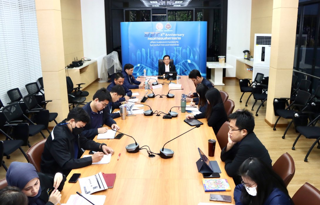 กรมการขนส่งทางราง หารือผู้ให้บริการระบบราง พร้อมร่วมตรวจติดตามการติดตั้งรางนำไฟฟ้าสายสีเหลืองก่อนเปิดให้บริการ 