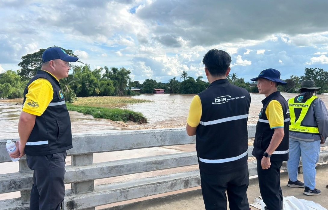 “สุริยะ” สั่งดูแลประชาชนใกล้ชิดจนกว่าจะคลี่คลาย ระดมเจ้าหน้าที่เข้าพื้นที่ช่วยเหลือต่อเนื่อง พร้อมเตรียมเข้าฟื้นฟูเส้นทางเมื่อน้ำลดให้สามารถใช้สัญจรได้โดยเร็ว  