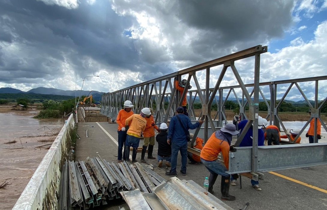 กรมทางหลวงชนบท เริ่มวางสะพานเบลีย์ บริเวณสาย พร.3002 จ.แพร่ คาดเปิดให้กับประชาชนใช้งาน วันที่ 1 กันยายน 2567