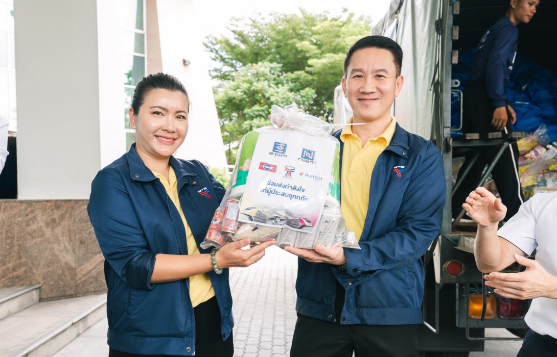 ผู้บริหาร และพนักงาน EBM – NBM ร่วมใจแพ็กถุงยังชีพ ช่วยผู้ประสบภัยน้ำท่วม