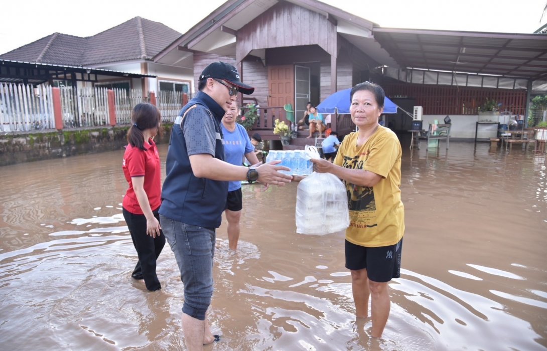 บขส. ระดมพนักงานรวมน้ำใจช่วยชาวเชียงราย เปิดโรงครัวใหญ่ อ.แม่สาย ตั้งเป้านำข้าวกล่อง 10,000 กล่อง