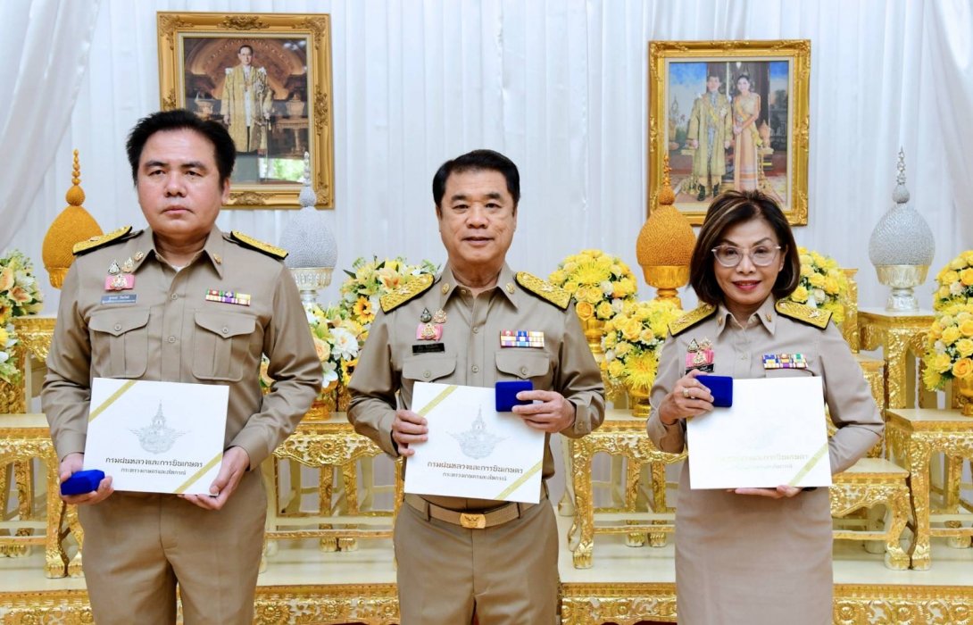 “สุริยะ - มนพร - สุรพงษ์” รับปีกฝนหลวงพิเศษพระราชทาน สนองงานพระราชดำริเพื่อประชาชน