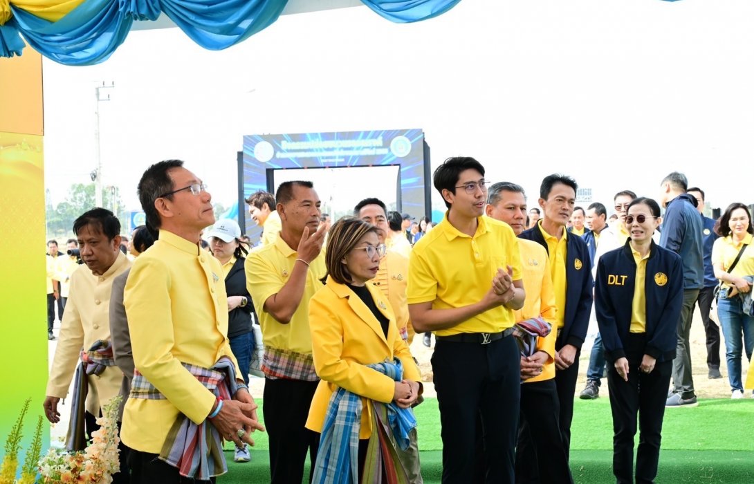 “มนพร” เปิดโครงการเฉลิมพระเกียรติพระบาทสมเด็จพระเจ้าอยู่หัว พร้อมเปิดใช้ถนนทางหลวงชนบทสาย มห.3019 มุกดาหาร