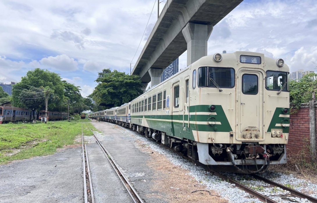 KIHA 40 - 48 เตรียมเเข้าทดสอบระบบ 20 คัน คาดปีนี้ปรับปรุงแล้วเสร็จให้บริการได้ 4-6 คัน 