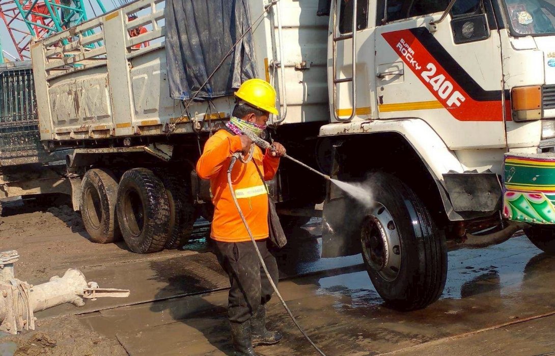 รฟม. เข้มมาตรการบรรเทาฝุ่น PM 2.5 ติดตั้งระบบพ่นละอองน้ำ และจัดรถดูดฝุ่นทำความสะอาด ตลอดแนวพื้นที่ก่อสร้างโครงการรถไฟฟ้าสายสีส้มฯ 