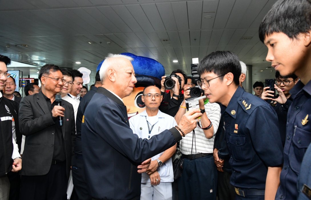 “พิพัฒน์” เปิดงานสงกรานต์ปลอดภัย ร่วมใจลดอุบัติเหตุทางถนน ชูแนวคิดรณรงค์ “ออกเวลาไหนก็ถึงบ้านเหมือนกัน Smart Travel Songkran 2569” ตั้งเป้าลดอุบัติเหตุบนโครงข่ายถนนของคมนาคมไม่น้อยกว่า 5 %