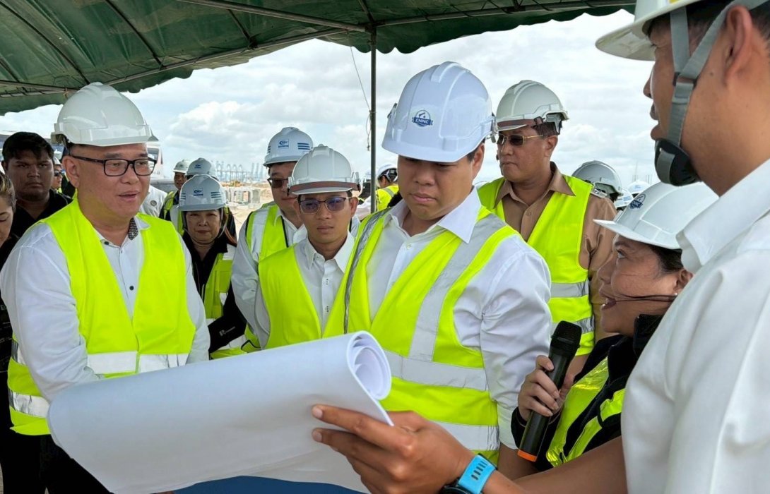 “สรรเพชญ” ลงพื้นที่ท่าเรือแหลมฉบัง ติดตามเฟส 3 - วาง Buffer Zone แก้จราจร