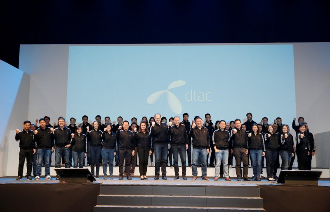 “ดีแทค” ปรับแบรนด์แพลตฟอร์ม ชูคอนเซ็ป “FLIP IT – แค่พลิก ชีวิตก็ง่าย”