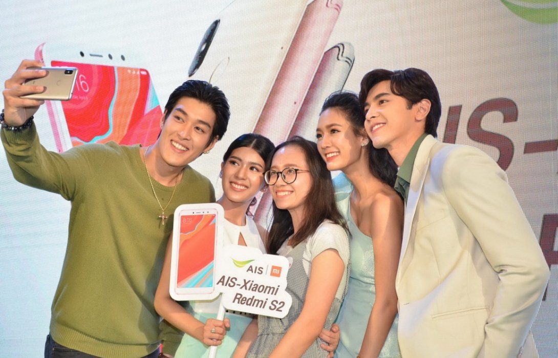 “ชิปปี้-คริส-สิงโต” ชวนทัพดาราเซลฟี่สุดคิ้วท์!!ในงาน “เอไอเอส เสียวหมี่ เซลฟี่ เดย์”