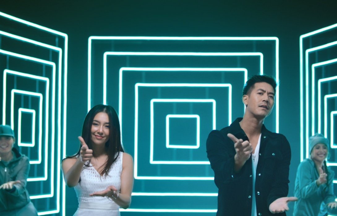 เอไอเอส เซอร์ไพรส์ต่อเนื่อง! คว้า