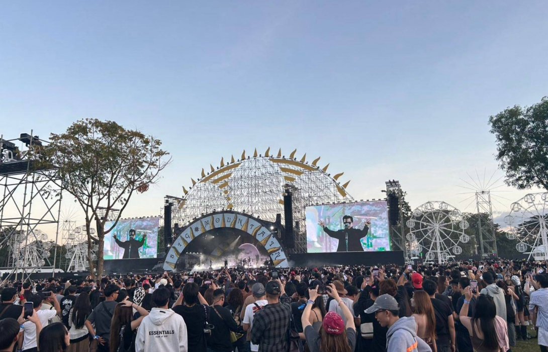 บริษัท แอดวานซ์ อินโฟร์ เซอร์วิส จำกัด (มหาชน) หรือ AIS ร่วมกับ บริษัท ZTE Corporation ผู้นำระดับโลกด้านโซลูชันเทคโนโลยีสารสนเทศและการสื่อสาร (ICT) ประสบความสำเร็จในการติดตั้งและใช้งาน AIR RAN ภายในคอนเสิร์ต Big Mountain Music Festival ครั้งที่ 15 (BMMF#1