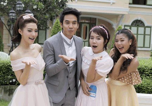 รักนอกจอ 